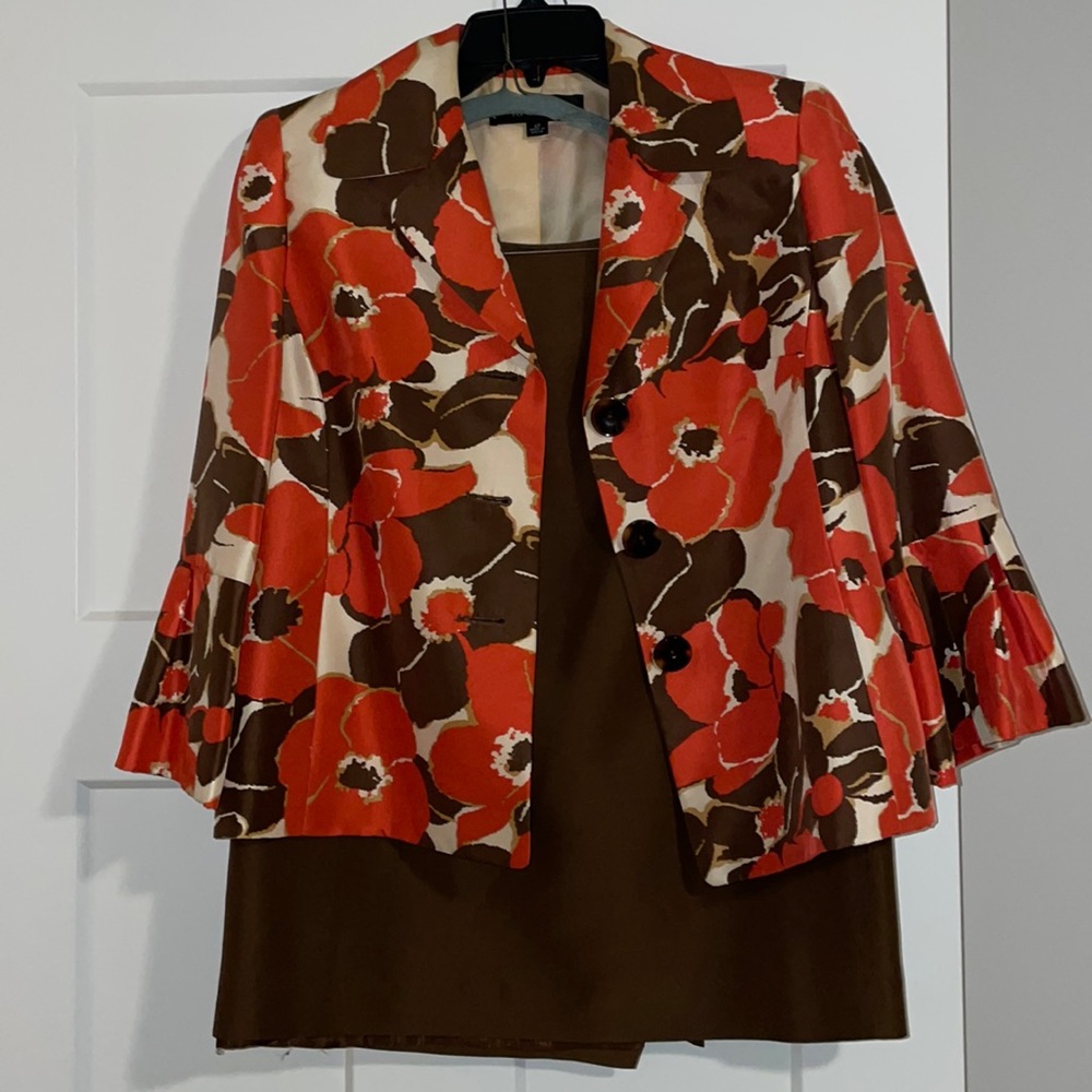 Kasper size 6petite floral jacket and skirt